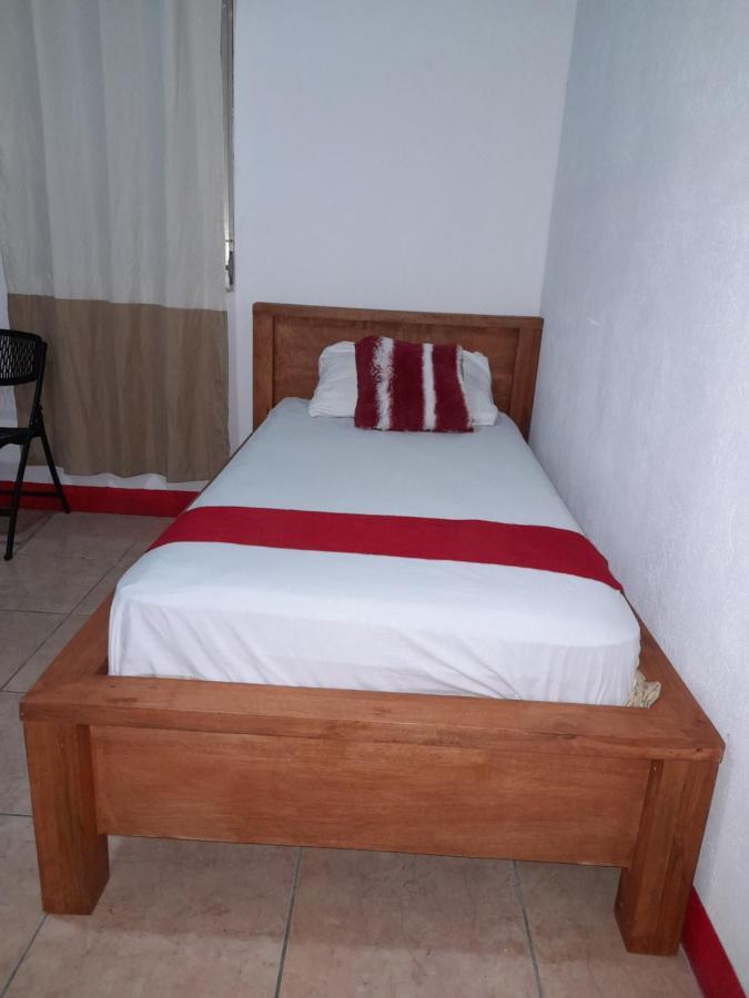 Hostal Blood Moon Рио-Дульсе Экстерьер фото